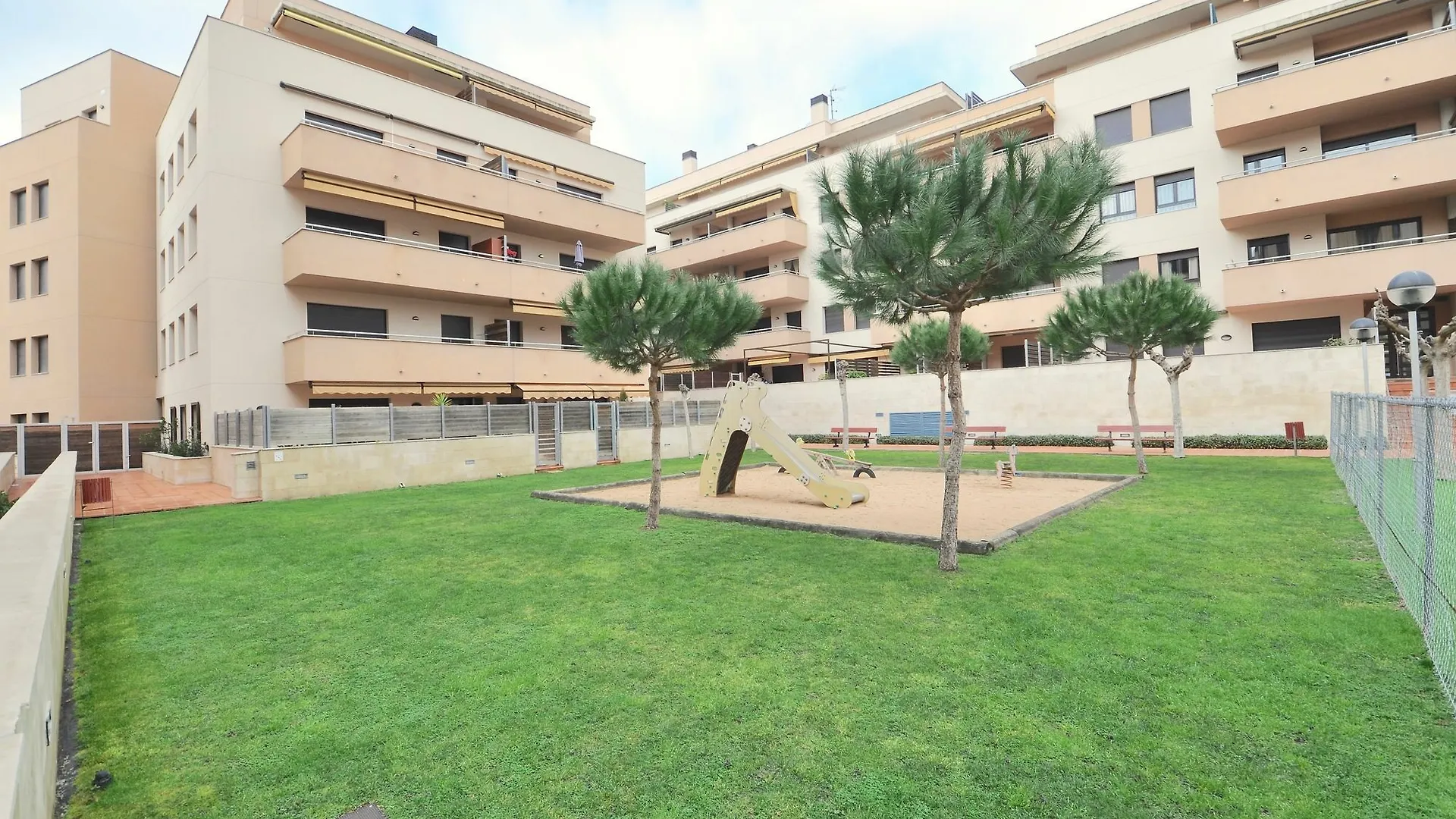 Apartment Arigata 滨海略雷特